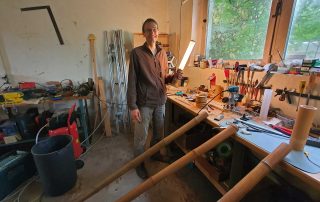 Andreas Flatau in seiner Werkstatt, Foto: Maike Steuer