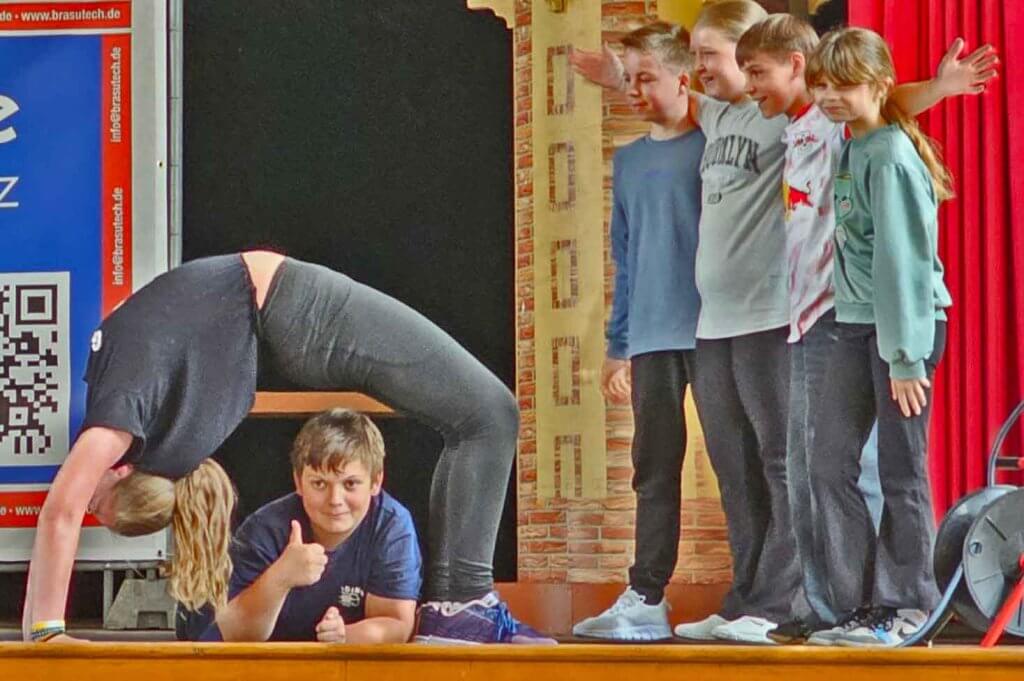 Die Generalprobe läuft. Im Bild: Schüler der 5. Klasse der Regelschule. Foto: Maike Steuer